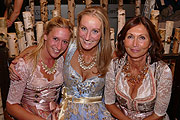 Nicolett Nagy, Renata Kochta und die Designerin von sweet deluxe Margit Hegewisch (©Foto: Andi Buchner)